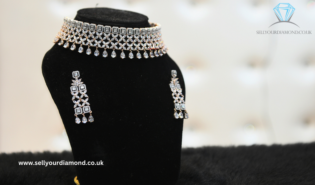 Selling Your Old Jewellery: Tips and Tricks for Your Success